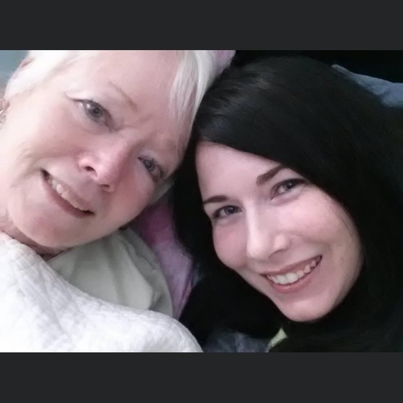 Meet your Posher, Lindsay - Picture 3 of 5